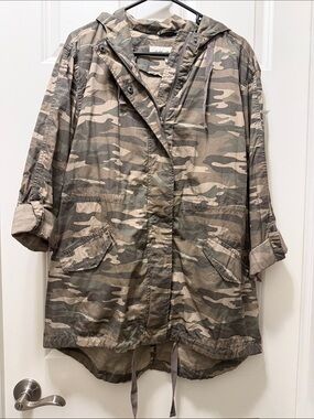 NWT Sebby Collection lightweight camo jacket. Size XL.